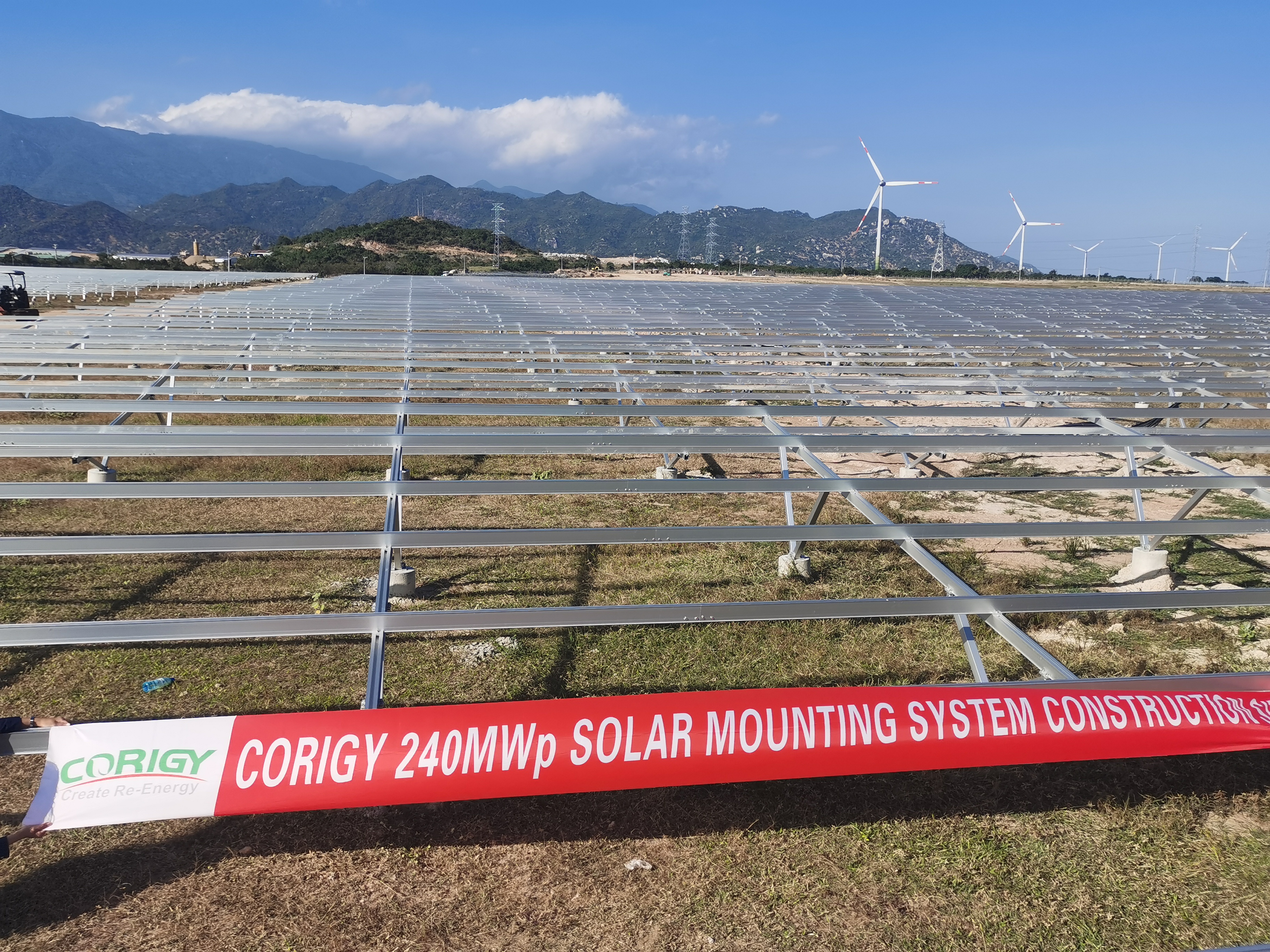 240MWp 땅에 설치 프로젝트